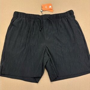 YoungLA Men’s Pleated Festival Shorts Black Size XL New With Tags